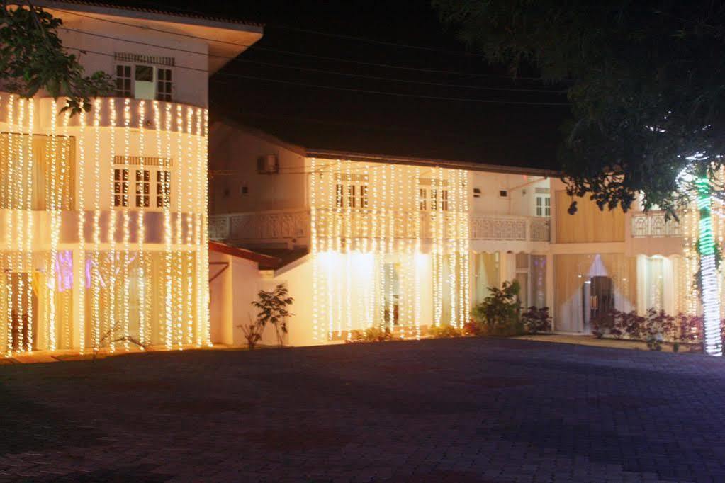 Hotel Empryean Katunayake Exterior photo