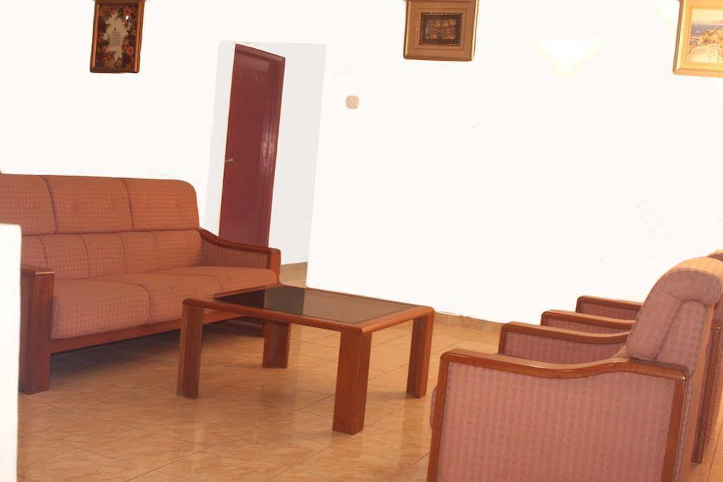 Hotel Empryean Katunayake Exterior photo