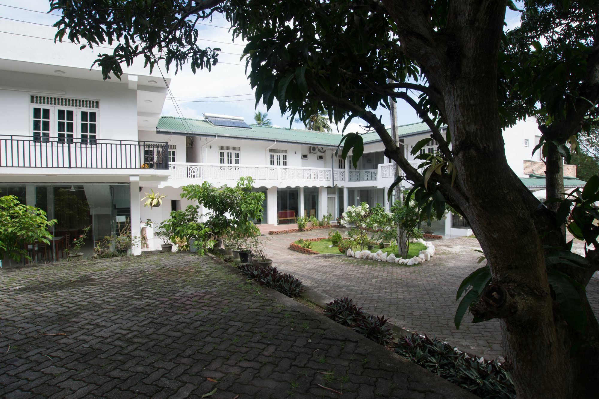 Hotel Empryean Katunayake Exterior photo
