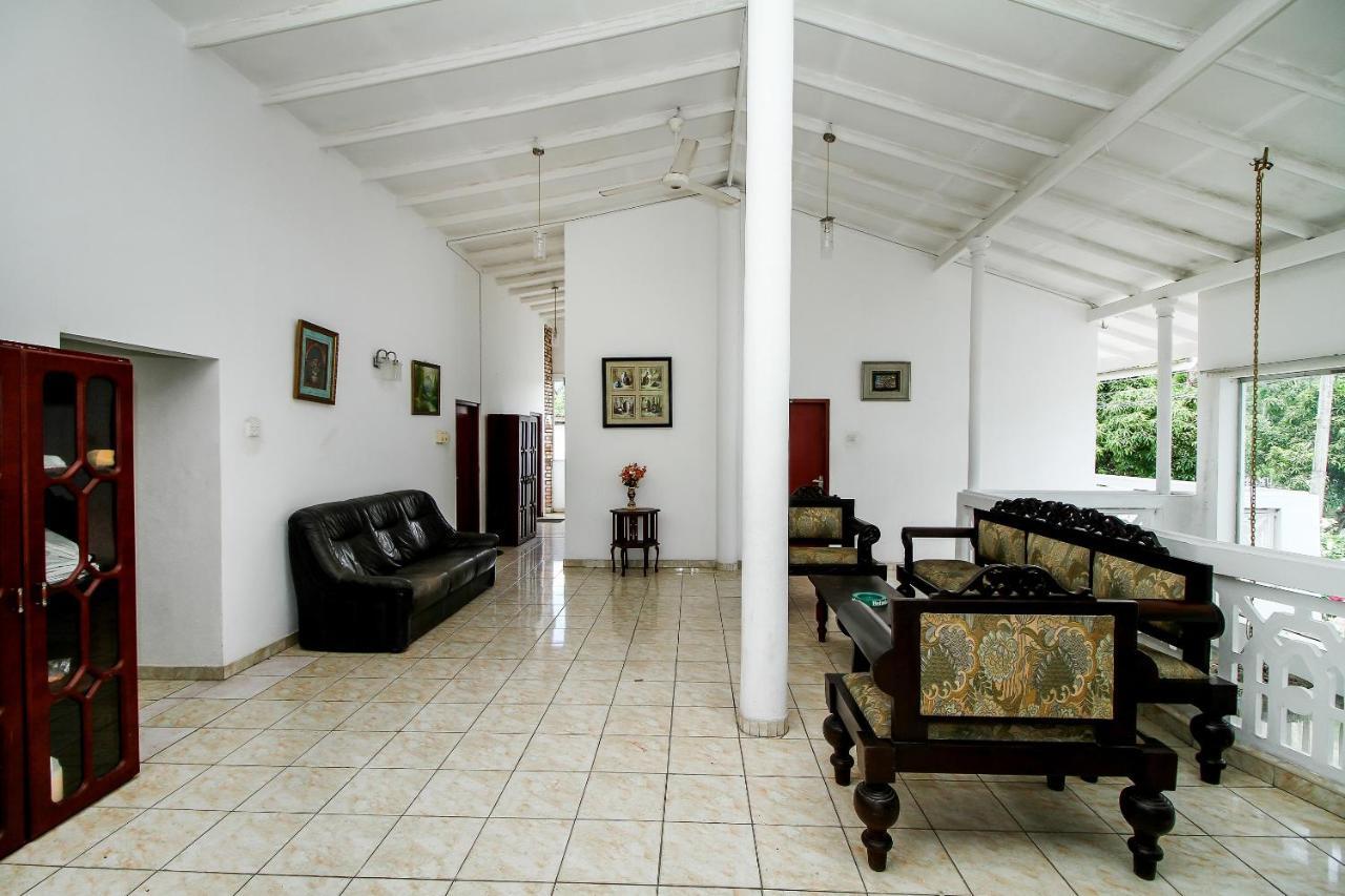 Hotel Empryean Katunayake Exterior photo